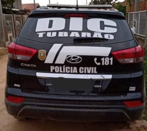 Polícia Civil deflagra operação contra o tráfico de drogas e prende cinco pessoas e apreende dois adolescentes e drogas em Jaguaruna