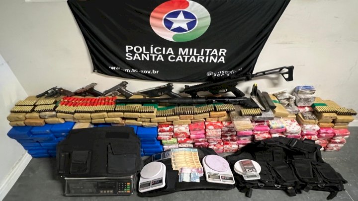 Operação resulta na apreensão de armas de fogo e quase 150 kg de drogas em Florianópolis