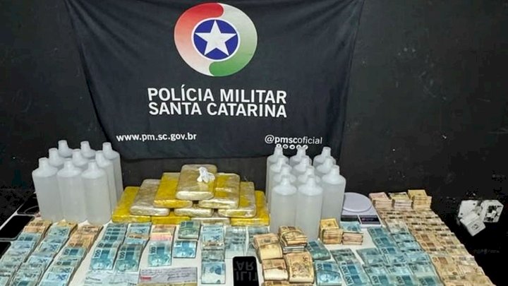 Polícia Militar apreende 10 kg de cocaína e mais de R$ 300 mil em Balneário Piçarras