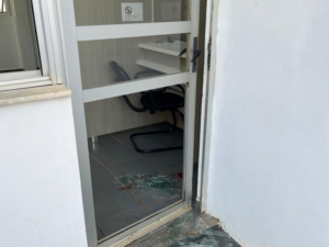 Em Xanxerê, homem persegue ex-companheira, briga dentro da delegacia e é preso em flagrante delito
