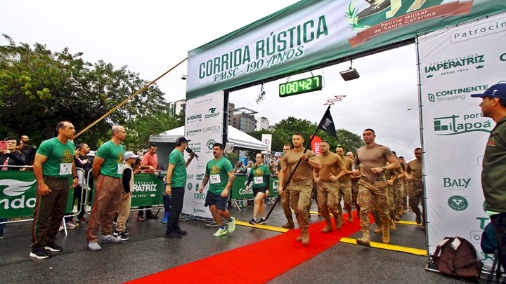 Mais de dois mil atletas participam da Corrida Rústica da PMSC
