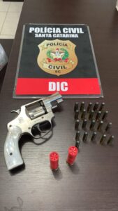 Polícia Civil deflagra operação “A Grande Família”, prende investigados por tráfico de drogas e sequestra imóveis na região de Tubarão