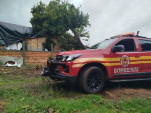 Tempestade causa estragos em Abelardo Luz e mobiliza Corpo de Bombeiros Militar de Santa Catarina