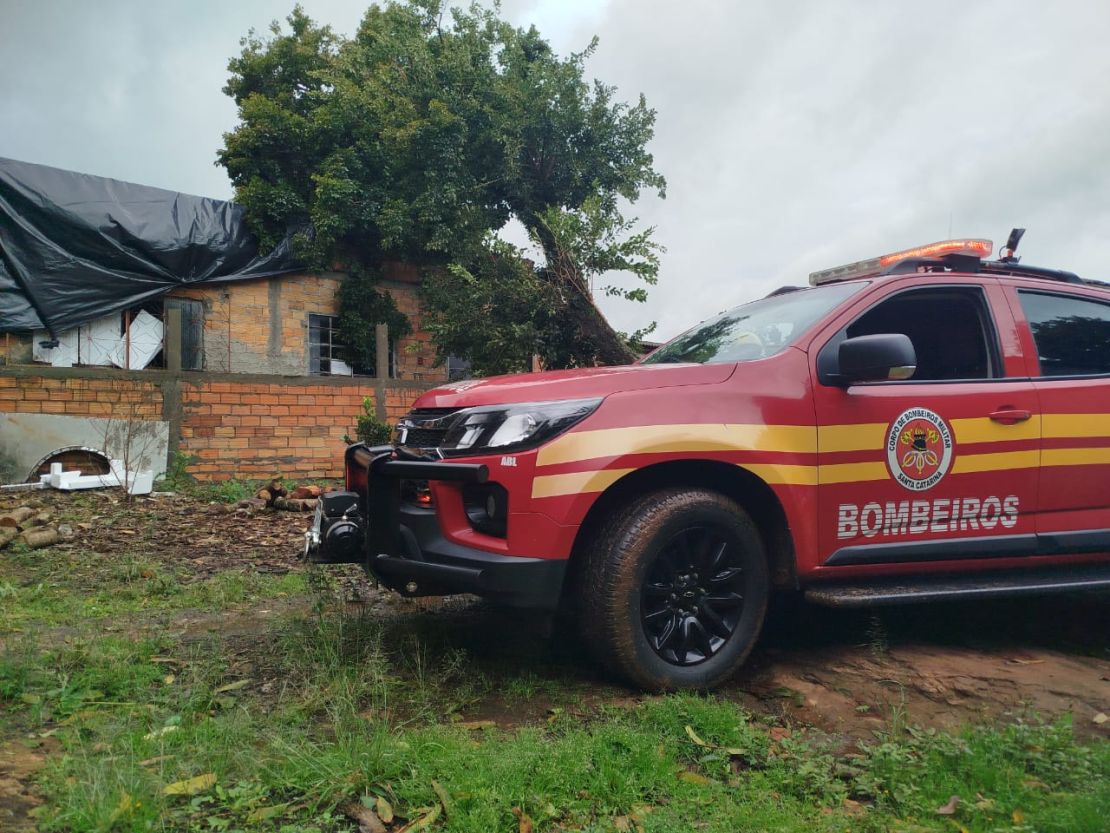 Tempestade causa estragos em Abelardo Luz e mobiliza Corpo de Bombeiros Militar de Santa Catarina