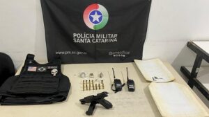 Homem é preso por tráfico de drogas, posse de arma de fogo e resistência em Balneário Arroio do Silva