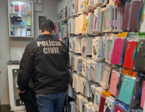 Polícia Civil integra força-tarefa e apreende mais de R$ 100 mil em produtos falsificados na Capital