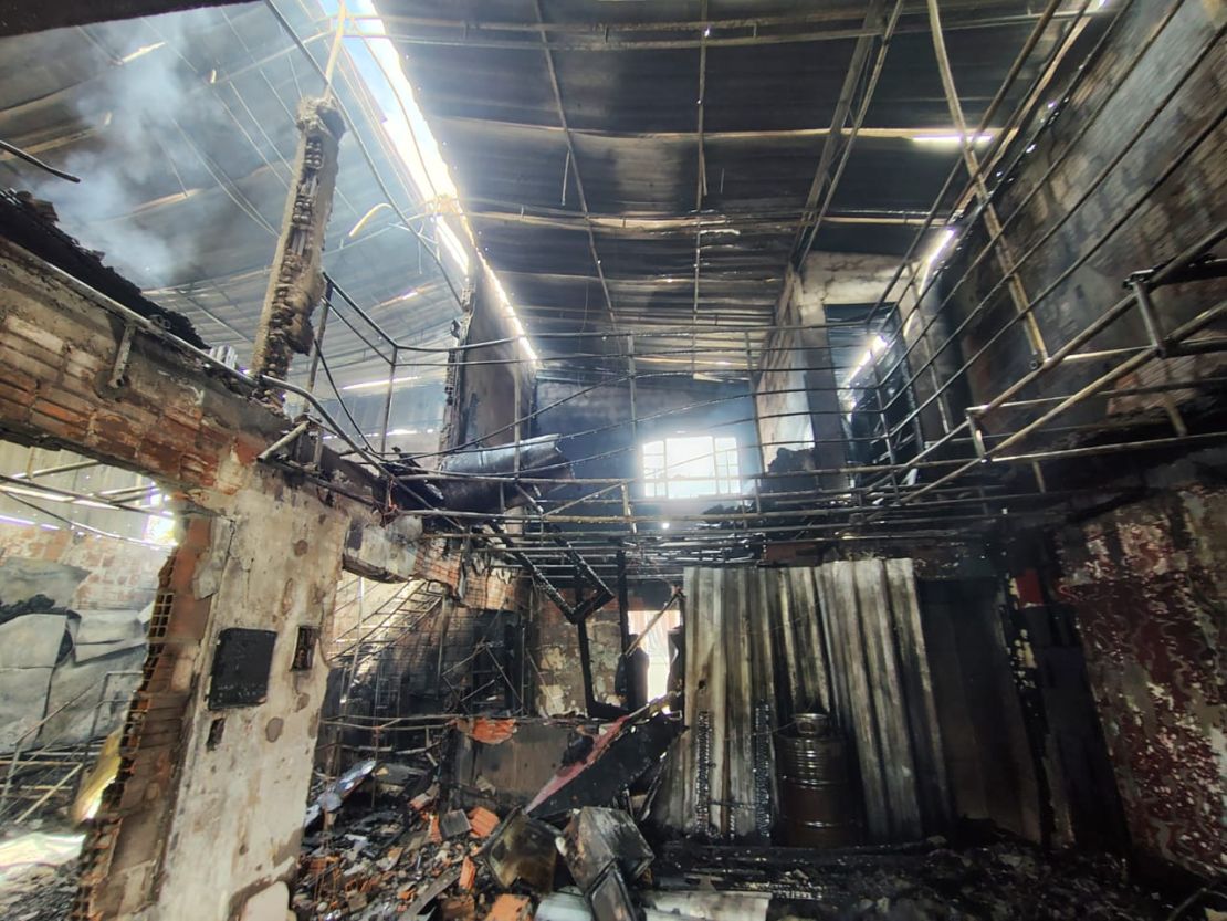 CBMSC combate incêndio em edificação no bairro Jardim Eldorado, em Palhoça