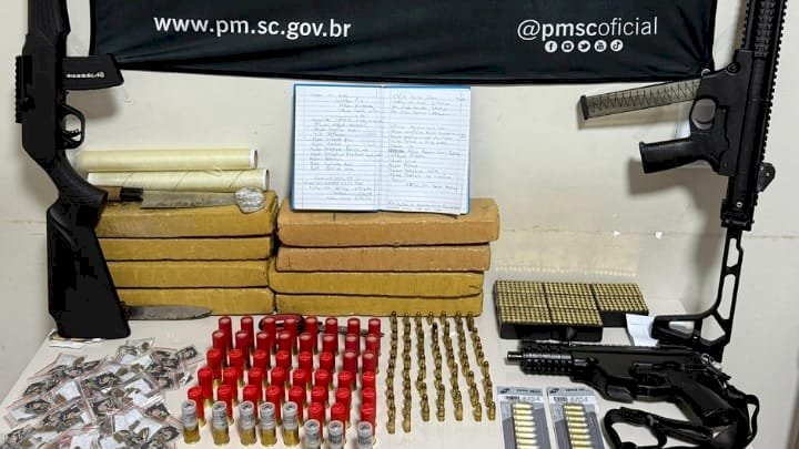 Operação policial retira arsenal e drogas das ruas em menos de 24 horas