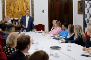 Governador Jorginho Mello coordena primeira reunião de trabalho do programa Catarinas por Elas