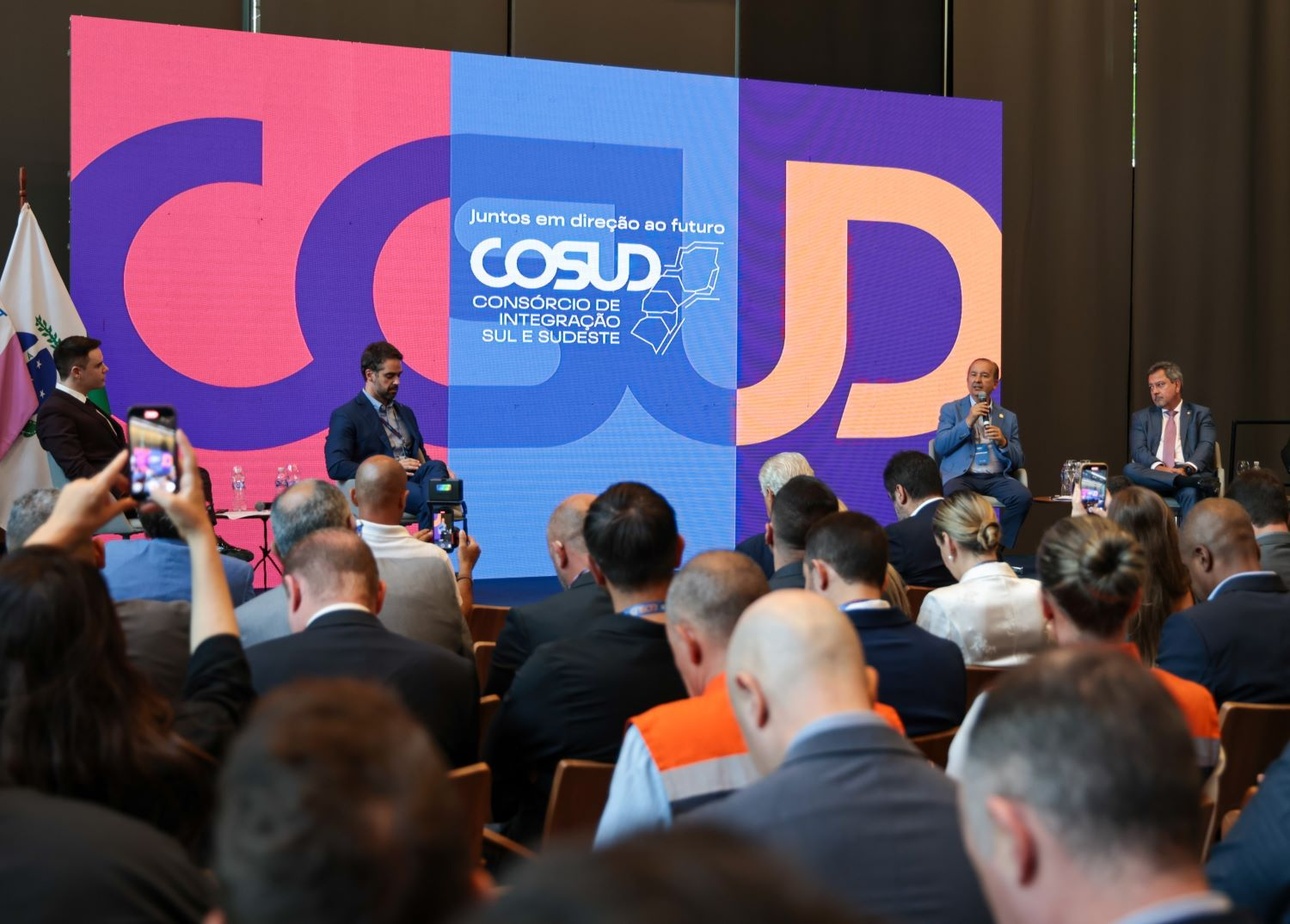 Jorginho Mello destaca avanços catarinenses no uso de tecnologia, integração e inteligência para a Segurança Pública durante encontro do COSUD no RJ