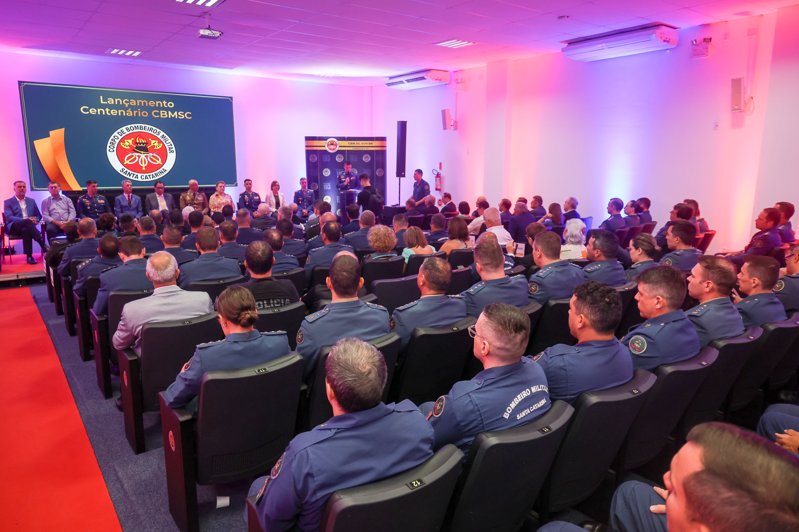 Corpo de Bombeiros Militar de SC apresenta livro histórico e calendário que marcam os 100 anos da corporação