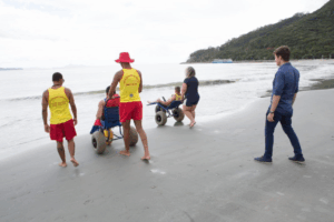 Projeto Praia Acessível já beneficiou mais de 100 pessoas em Balneário Camboriú