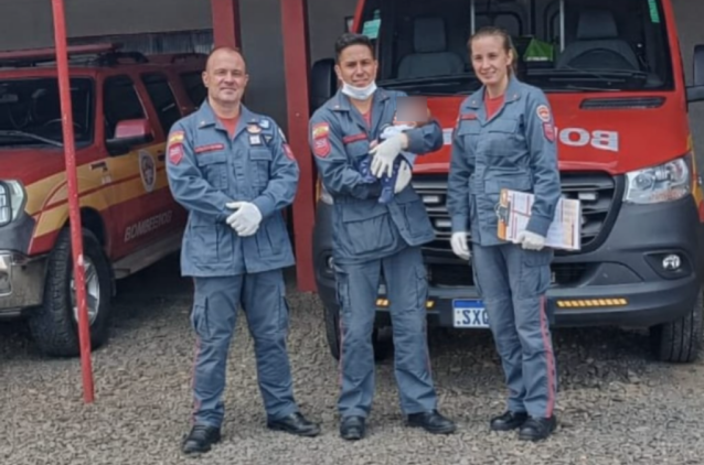 Bombeiros militares salvam recém-nascido vítima de obstrução das vias aéreas em Matos Costa