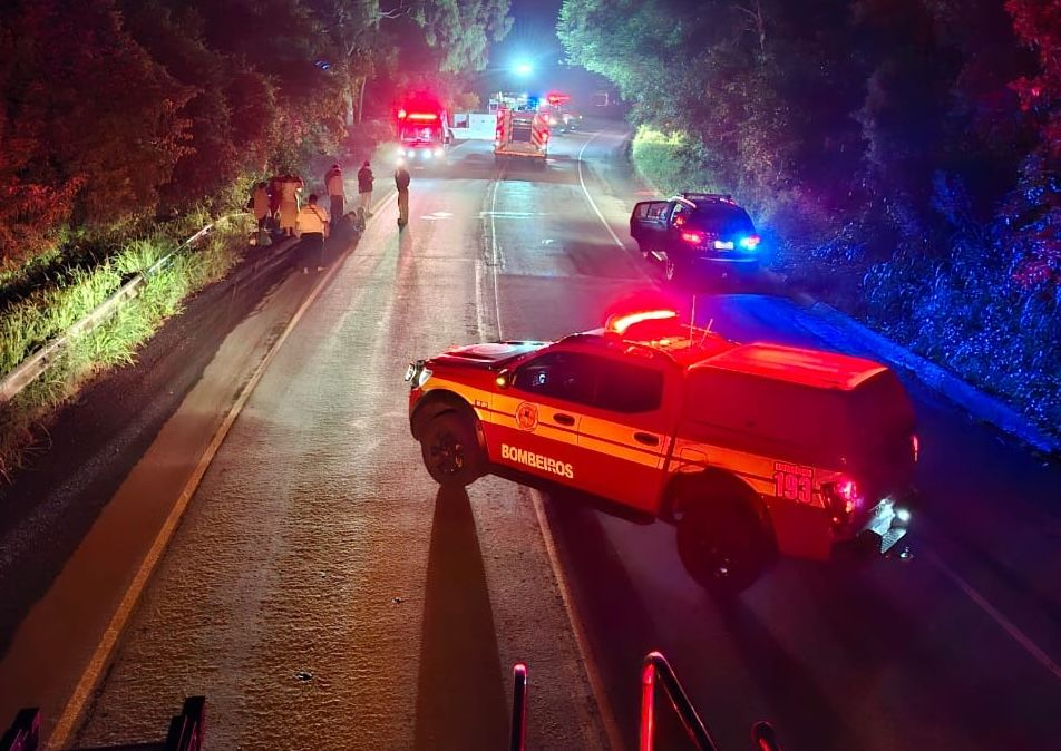 CBMSC atende grave acidente com ônibus na BR-470, em Agronômica