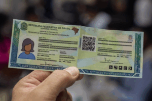 Carteira de identidade física ainda é exigida para viagens internacionais em países do Mercosul