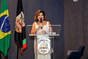 Vice-governadora Marilisa Boehm destaca investimentos do Estado na Segurança Pública em curso com policiais civis de SC e da Espanha