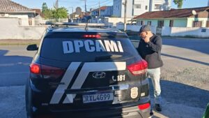 Polícia Civil prende dois homens por descumprimento de medidas protetivas em Joinville