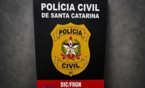 Casal é preso pela Polícia Civil por tráfico de drogas após tentar atropelar policiais e cair em ribanceira