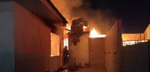 CBMSC combate dois grandes incêndios estruturais na Grande Florianópolis